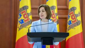 epa12171425 President of Moldova Maia Sandu delivers her speech at a joint press conference with the prime minister of Greece in the Presidential Palace during the latter's first official visit to Chisinau, Moldova, 12 June 2025.  EPA/DUMITRU DORU