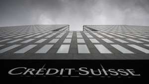 epaselect epa09775648 A view of the logo of Swiss bank Credit Suisse in Zurich, Switzerland, 21 February 2022. A major data leak linked to thousands of accounts from one of the world's biggest private banks, Credit Suisse, allegedly exposed the hidden wealth of clients involved in drug trafficking, money laundering, corruption and other serious crimes. Credit Suisse released a statement on 20 February, where it 'strongly rejects the allegations and insinuations about the bank's purported business practices.'  EPA/ENNIO LEANZA