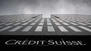 epaselect epa09775648 A view of the logo of Swiss bank Credit Suisse in Zurich, Switzerland, 21 February 2022. A major data leak linked to thousands of accounts from one of the world's biggest private banks, Credit Suisse, allegedly exposed the hidden wealth of clients involved in drug trafficking, money laundering, corruption and other serious crimes. Credit Suisse released a statement on 20 February, where it 'strongly rejects the allegations and insinuations about the bank's purported business practices.'  EPA/ENNIO LEANZA