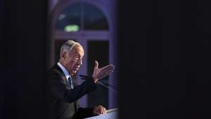 O Presidente da República, Marcelo Rebelo de Sousa, intervém na cerimónia “Portugal Justo” - 13.ª Edição do Prémio Manuel António da Mota, entregue à Reencontro – Associação Social, Educativa e Cultural que atua junto de pessoas e famílias vulneráveis, no Porto, 27 de novembro de 2022. Criada em 2010, e com sede em Vila Nova de Tazem, concelho de Gouveia, na Guarda, a Reencontro desenvolve atividades nas áreas social, educativa e cultural junto de pessoas e famílias em situação de vulnerabilidade ou exclusão social. JOSÉ COELHO/LUSA