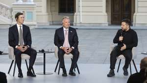 epa13218193 Ukrainian President Volodymyr Zelensky (R), US Special Envoys for Peace, Steve Witkoff (C) and Jared Kushner (L), attend their joint press conference at the Mariinsky Palace in Kyiv, Ukraine, 06 September 2026. The US envoys arrived in Kyiv for talks with the Ukrainian president and his team, one day after their visit to Moscow.  EPA/SERGEY DOLZHENKO