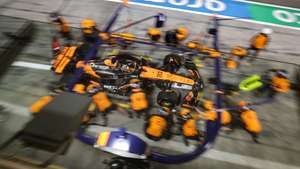 epa11930511 McLaren driver Oscar Piastri of Australia practices a pit stop during the Formula 1 pre-season testing at Bahrain International Circuit in Sakhir, Bahrain, 28 February 2025.  EPA/ALI HAIDER