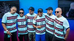 Os membros da banda Da Weasel (E-D), Carlão, João Nobre, Quaresma, Virgul, DJ Glue e Guillaz, durante uma conferência de imprensa antes do concerto de reunião que irão ter esta noite, no festival Nos Alive, em Oeiras, 09 de julho de 2022. JOSÉ SENA GOULÃO/LUSA