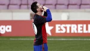 epa08851040 FC Barcelona&#039;s Lionel Messi wearing a Newell&#039;s Old Boys jersey in memory of late Argentinian soccer legend Diego Armando Maradona celebrates after scoring the 4-0 lead during the Spanish La Liga soccer match between FC Barcelona and CA Osasuna at Camp Nou in Barcelona, Spain, 29 November 2020.  EPA/Andreu Dalmau