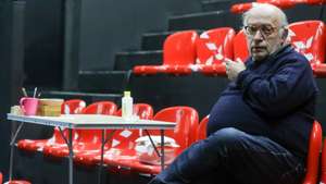 O encenador Jorge Silva Melo posa para a fotografia durante uma entrevista à agência Lusa, no Teatro da Politécnica, em Lisboa, 06 de novembro de 2020. A coleção "Livrinhos de Teatro", criada pela Cotovia em parceria com os Artistas Unidos, vai passar a ser editada por uma nova pequena editora a partir de janeiro, mas o sonho de publicar Brecht e Beckett completos ficou suspenso. (ACOMPANHA TEXTO DA LUSA DO DIA 11 DE NOVEMBRO DE 2020). TIAGO PETINGA/LUSA