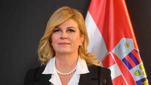 epa09973270 Former Croatian President Kolinda Grabar-Kitarovic is decorated with the highest Polish Order of the White Eagle by the Polish president Andrzej Duda, at the House of the Three Seas in Davos, Switzerland, 24 May 2022.  EPA/RADEK PIETRUSZKA POLAND OUT