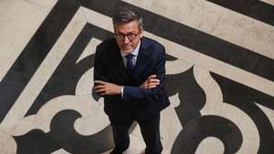 O Presidente da Câmara de Lisboa, Carlos Moedas, fala em entrevista à Agência Lusa em Lisboa, 17 de outubro de 2022. (ACOMPANHA TEXTO DA LUSA DE 18 DE OUTUBRO) TIAGO PETINGA/LUSA