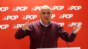 O secretário-geral do Partido Comunista Português (PCP), Paulo Raimundo, intervém durante uma sessão pública com o tema: "A produção de cereais em Portugal e a soberania alimentar", Elvas, 05 de janeiro de 2023. NUNO VEIGA/LUSA