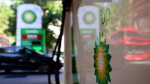 epa12284042 A BP (British Petroleum) sign at a BP petrol station in London, Britain, 05 August 2025. BP reported a fall in second-quarter profits of 2.35 billion USD (1.76 billion euros) for the three months to June, compared to 2.76 billion USD for the same quarter a year earlier. The oil giant announced further job cuts as part of cost-cutting efforts.  EPA/ANDY RAIN