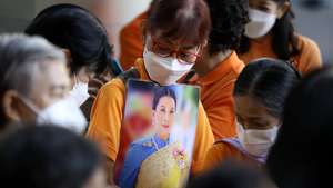 epaselect epa10440764 A well-wisher holds a picture of Thai Princess Bajrakitiyabha at King Chulalongkorn hospital in Bangkok, Thailand, 31 January 2023. Thai king's eldest daughter Princess Bajrakitiyabha, 44, remains unconscious after passing out on 14 Dec 2022 because of a heart problem. The Royal Household Bureau said the royal doctors update on the 44-year-old princess' unconscious state is caused by severe heart arrhythmia that resulted from inflammation of the heart due to a mycoplasma infection, according to the third statement of Royal Household Bureau released on 08 January 2023.  EPA/NARONG SANGNAK