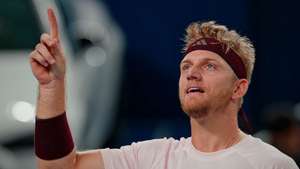 epa13310883 Alejandro Davidovich Fokina of Spain celebrates after winning his Men's Singles semi-finals match against Alexander Zverev of Germany at the Shanghai Masters tennis tournament in Shanghai, China, 17 October 2026.  EPA/ALEX PLAVEVSKI