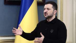 epa11877115 Ukrainian President Volodymyr Zelensky briefs the media after his meeting with British foreign secretary in Kyiv, Ukraine, 05 February 2025. David Lammy arrived in Ukraine to meet with senior Ukrainian officials amid the ongoing Russian invasion.  EPA/VOLODYMYR TARASOV