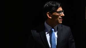 epa10649723 Britain's Prime Minister Rishi Sunak departs for his weekly Prime Minister's Questions (PMQs) session at Parliament in London, Britain, 24 May 2023.  EPA/NEIL HALL