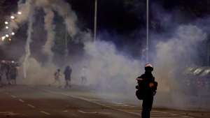 epa12305707 Riot police officers fire tear gas during an anti-government protest in Belgrade, Serbia, 16 August 2025. Violent clashes broke out in Serbia this week between anti-government protesters, supporters of the ruling SNS party, and police.  EPA/ANDREJ CUKIC
