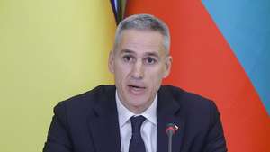 epa12860555 Bulgarian Prime Minister Andrey Gyurov attends a joint press conference with Ukrainian President Zelensky in Kyiv, Ukraine, 30 March 2026. The Bulgarian prime minister arrived in Kyiv to meet with top Ukrainian officials amid the Russian invasion.  EPA/SERGEY DOLZHENKO