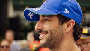 epa11616890 Australian driver Daniel Ricciardo of Racing Bulls arrives at the paddocks ahead of the third practice for the Singapore Formula One Grand Prix at the Marina Bay Street Circuit, Singapore, 21 September 2024. The Singapore Formula One Grand Prix takes place on 22 September 2024.  EPA/TOM WHITE