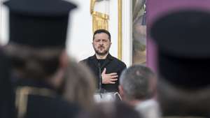 epa13172257 Ukrainian President Volodymyr Zelensky attends a solemn ceremony at the Kyiv-Pechersk Lavra in Kyiv, Ukraine, 15 August 2026, amid the Russian invasion. The monastery marks its 975th anniversary 15 August 2026, the feast of the Assumption of the Blessed Virgin Mary.  EPA/MAXYM MARUSENKO