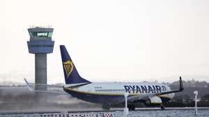 epa11811083 A Boeing 737 of Ryanair takes off from Liverpool John Lennon airport after flights had earlier been delayed and cancelled as snow fell in Liverpool, Britain, 07 January 2025. The Met Office has issued further yellow warnings for snow and ice across Northern Ireland and the west coast of Britain after heavy snowfall and rain caused widespread travel disruption and flooding.  EPA/ADAM VAUGHAN