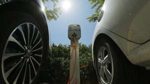 epa06197627 A charging pole for electric vehicles is seen at an electric vehicle charging station outside an apartment in Beijing, China, 11 September 2017. China plans to ban cars powered by fossil fuels in the future, while promoting hybrids and electric vehicles, Vice-minister of Ministry of Industry and Information Technology (MIIT) Xin Guobin said during a forum.  EPA/WU HONG
