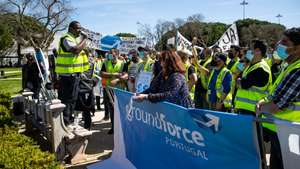 Manifestação de trabalhadores da SPdH/Groundforce convocada pelo movimento SOS handling, em protesto pelo não pagamento de salários e os despedimentos anunciados, em frente ao Palácio de Belém, em Lisboa, 15 de  março de 2021. JOSÉ SENA GOULÃO/LUSA