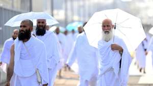 epa11409862 Muslim pilgrims make their way to the Mina tent camp for the start of the Hajj 2024 pilgrimage, in Mecca, Saudi Arabia, 14 June 2024. Pilgrims began arriving in Mina on 14 June for performing the Hajj 2024 rituals, taking place this year from the evening of 14 June until 19 June. Saudi authorities said that over 1.5 million pilgrims are expected in Saudi Arabia for this year's Hajj season. Muslims attending this year's Islamic Hajj pilgrimage will face the challenge of a significant rise in temperatures, which poses a threat to the health of pilgrims, according to the Ministry of Health statement, as the National Center for Meteorology (NCM) expected temperatures to range between 45 and 48 degrees Celsius at the holy sites.  EPA/STRINGER
