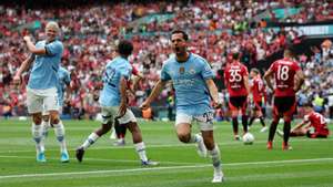 epa11543169 Man City’s Bernado Silva celebrates after scoring the 1-1 tieagainst Man Utd  during the FA Community Shield between Manchester City and Manchester United at Wembley Stadium in London, Britain, 10 August 2024.  EPA/ANDY RAIN