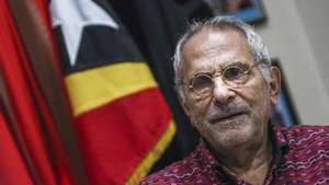 O Presidente eleito de Timor-Leste, José Ramos Horta, durante a entrevista à agência Lusa, em Díli, Timor-Leste, 17 de maio de 2022. O Presidente eleito timorense, que toma posse na sexta-feira, disse hoje que a sua “prioridade absoluta” é adotar medidas urgentes para combater a subnutrição dos mais vulneráveis e evitar que os pobres “fiquem mais pobres”. ANTÓNIO COTRIM/LUSA