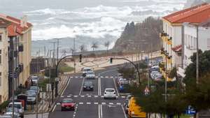 Ventos forte e agitação marítima fazem-se sentir com a passagem da depressão Diana no grupo Ocidental dos Açores (ilhas das Flores e Corvo), que vai estar sob aviso vermelho, em São Mateus, Angra do Heroísmo, ilha Terceira, Açores, 27 de novembro de 2018. ANTÓNIO ARAÚJO/LUSA