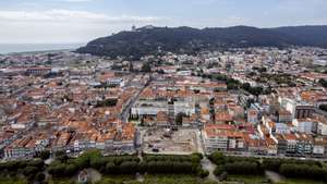 Vista geral da cidade de Viana do Castelo onde está a decorrer a demolição do prédio Coutinho (C), que começou a ser executada ao abrigo do programa Polis, para no local ser construído o futuro mercado municipal de Viana do Castelo, 3 de julho de 2022.  HUGO DELGADO/LUSA