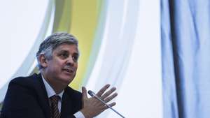 O Governador do Banco de Portugal, Mário Centeno, apresenta o Boletim Económico de outubro de 2021, na sede da instituíção em Lisboa, 06 de outubro de 2021. O Boletim Económico de outubro inclui projeções macroeconómicas para o conjunto do ano e faz uma primeira análise da evolução da economia portuguesa em 2021. TIAGO PETINGA/LUSA