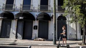 A discoteca Mome na Avenida 24 de julho em Lisboa, prepara-se para reabrir ao fim de mais de um ano e meio de atividade suspensa, devido à pandemia de covid-19, Lisboa, 30 de setembro de 2021. A terceira fase do atual processo de desconfinamento tem início às 00:00 de 01 de outubro, sexta-feira, altura em que os espaços de diversão noturna podem voltar a abrir portas com a apresentação, pelos clientes, do certificado digital de vacinação contra a covid-19 ou teste negativo. (ACOMPANHA TEXTO DE 01 DE OUTUBRO DE 2021). TIAGO PETINGA/LUSA