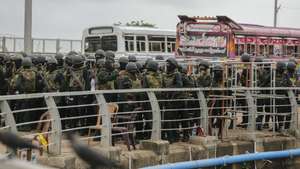 epa10085806 Sri Lankan Army soldiers block and guard the access road of the President's secretariat, after the protesters were forcibly evicted from the premises, in Colombo, Sri Lanka,  22 July 2022. The Sri Lankan parliament elected Ranil Wickremesinghe as the new President of Sri Lanka on 20 July, after accepting the resignation of President Gotabaya Rajapaksa who fled to Singapore through the Maldives following months of anti-government protests fueled by the ongoing economic crisis. Protests have been affecting the country for over four months as Sri Lanka faces its worst-ever economic crisis in decades due to the lack of foreign reserves, resulting in severe shortages in food, fuel, medicine, and imported goods.  EPA/CHAMILA KARUNARATHNE