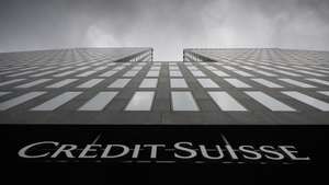 epaselect epa09775648 A view of the logo of Swiss bank Credit Suisse in Zurich, Switzerland, 21 February 2022. A major data leak linked to thousands of accounts from one of the world's biggest private banks, Credit Suisse, allegedly exposed the hidden wealth of clients involved in drug trafficking, money laundering, corruption and other serious crimes. Credit Suisse released a statement on 20 February, where it 'strongly rejects the allegations and insinuations about the bank's purported business practices.'  EPA/ENNIO LEANZA