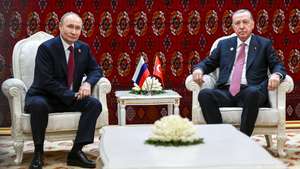 epa12587150 Russian President Vladimir Putin (L) and Turkish President Recep Tayyip Erdogan (R) meet on the sidelines of the International Forum dedicated to the International Year of Peace and Trust, the International Day of Neutrality, and the 30th anniversary of Turkmenistan's neutrality status, at the Congress Centre in Ashgabat, Turkmenistan, 12 December 2025.  EPA/KRISTINA KORMILITSYNA / SPUTNIK / KREMLIN POOL MANDATORY CREDIT