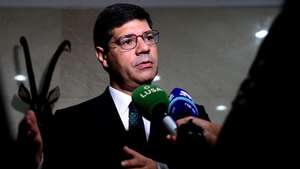 Eurico Brilhante, secretário de Estado da Internacionalização, fala aos jornalistas após uma reunião com Vera Daves (ausente da foto), ministra das Finanças de Angola, em Luanda, 21 de novembro de 2019.  O secretário de Estado da Internacionalização, Eurico Brilhante Dias, iniciou ontem uma visita de três dias a Angola, tendo agendados encontros com empresários portugueses e uma reunião com os principais bancos de capital português com operações neste país. AMPE ROGÉRIO/LUSA