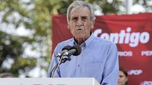 O secretário-geral do Partido Comunista Português ( PCP), Jerónimo de Sousa, intervém durante o convívio "Crianças e Pais com direitos", em Matosinhos, 16 de julho de 2022. FERNANDO VELUDO/LUSA