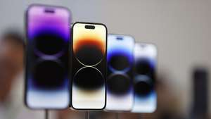 epa10168366 The Apple iPhone 14 Pro on display as members of the media explore several new products introduced during an Apple Special Event on the campus of Apple Park in Cupertino, California, USA, 07 September 2022.  New products include the Apple Watch Series 8, Apple Watch Ultra, Apple Watch SE,  iPhone 14, iPhone 14 Plus, iPhone 14 Pro and iPhone 14 Pro Max and the second generation AirPods Pro.  EPA/JOHN G. MABANGLO
