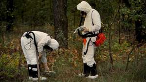 epa12908547 (FILE) - French scientists wear protective suits and gas masks as they measure and analyse the level of radioactivity in the forests some six kilometers from Chernobyl Nuclear Power Plant, Ukraine, 15 September 1999 (reissued 23 April 2026). The Chernobyl nuclear disaster occurred on 26 April 1986. 26 April 2026 will mark 40 years since the Level 7 major nuclear accident created lasting human and economic consequences.  EPA/SERGEI SUPINSKY epa Historical Collection digitized in 2012 as part of the EURO-Photo project epa Historical Collection digitized in 2012 as part of the EURO-Photo project *** Local Caption *** 51081761