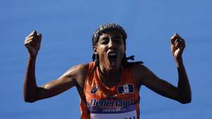 epaselect epa11544609 Sifan Hassan of the Netherlands celebrates after winning the Women's Marathon event of the Athletics competitions in the Paris 2024 Olympic Games in Paris, France, 11 August 2024.  EPA/YOAN VALAT