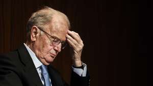 Foto de arquivo de 07 de maio de 2019 do antigo Presidente da República Jorge Sampaio, que morreu hoje aos 81 anos, em Lisboa, 10 de setembro de 2021. O ex-chefe de Estado estava internado desde dia 27 de agosto no Hospital de Santa Cruz, em Lisboa, com dificuldades respiratórias. Jorge Sampaio foi Presidente da República durante dois mandatos, entre 1996 e 2006. JOSÉ SENA GOULÃO / LUSA