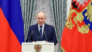 epa13248809 Russian President Vladimir Putin speaks during a ceremony to present state awards to distinguished employees of Russia's defense industry ahead of Armourer's Day at the Kremlin in Moscow, Russia, 18 September 2026.  EPA/ALEXANDER KAZAKOV/SPUTNIK/KREMLIN/POOL MANDATORY CREDIT