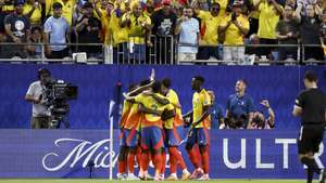 epaselect epa11471781 The Colombian team celebrates a goal by Jefferson Lerma during the first half of the CONMEBOL Copa America 2024 semi-finals match between Uruguay and Colombia at Bank of America stadium in Charlotte, North Carolina, USA, 10 July 2024.  EPA/ERIK S. LESSER