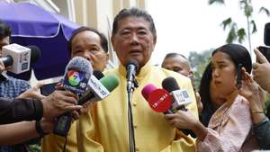epa12270067 Thailand's acting Prime Minister Phumtham Wechayachai (C) talks to the media as he arrives for a cabinet meeting at the Government House in Bangkok, Thailand, 29 July 2025. The Royal Thai government issued a formal statement condemning Cambodia for violating the ceasefire agreement scheduled to take effect at midnight on 28 July 2025. Thailand is preparing to file formal protests with the Association of Southeast Asian Nations (ASEAN), the United States, and China. All branches of the Thai armed forces have been ordered to maintain full readiness to defend the Kingdom of Thailand's sovereignty.  EPA/NARONG SANGNAK