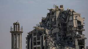 epa12268884 The minaret of a destroyed mosque stands near a damaged building in Gaza City, 28 July 2025.  EPA/MOHAMMED SABER
