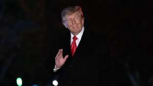 epa13295555 United States President Donald Trump waves as he walks to the residence on the South Lawn of the White House in Washington, DC, USA, 10 October 2026. Trump is travelled to Clarksville, Tennessee, to attend a campaign rally in support of Republican candidates running in the November elections.  EPA/RON SACHS / POOL