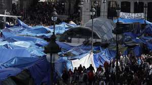 epa13327733 A view of the tents during a housing protest encampment in Puerta del Sol square in Madrid, Spain, 24 October 2026. The protesters are on their 28th consecutive day of demonstrations and intend to continue the protest, with the aim of extending it to other neighbourhoods.  EPA/SERGIO PEREZ