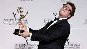 epa08026829 Writer Fabio Porchat reacts as he poses with the trophy for 'Especial de Natal Porta dos Fundos,' winner of best comedy award during the 47th International Emmy Awards gala at the New York Hilton hotel in New York, USA, 25 November 2019 (26 November 2019).  EPA/JASON SZENES