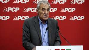 O secretário-geral do Partido Comunista Português (PCP), Jerónimo de Sousa, durante a sessão pública "Combater a especulação. Aumentar o investimento público. Mais intervenção pública no mercado de arrendamento", no Centro de Trabalho Vitória do PCP, em Lisboa, 3 de maio de 2022.   MANUEL DE ALMEIDA/LUSA