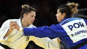 epa11515989 Alice Bellandi of Italy (white) and Patricia Sampaio of Portugal fight during the Women -78kg semi final bout of the Judo competitions in the Paris 2024 Olympic Games, at the Champs-de-Mars Arena in Paris, France, 01 August 2024.  EPA/CHRISTOPHE PETIT TESSON