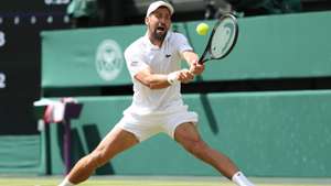 epa13088985 Novak Djokovic of Serbia in action during his Mens Singles fourth round match against Roman Safiullin of Russia at the Wimbledon Championships in London, Britain, 05 July 2026.  EPA/ADAM VAUGHAN